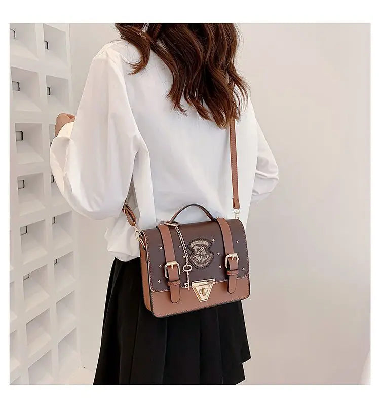 Borsa a tracolla: - “Incantesimi a Tracolla: Stile Britannico da Mago Moderno”