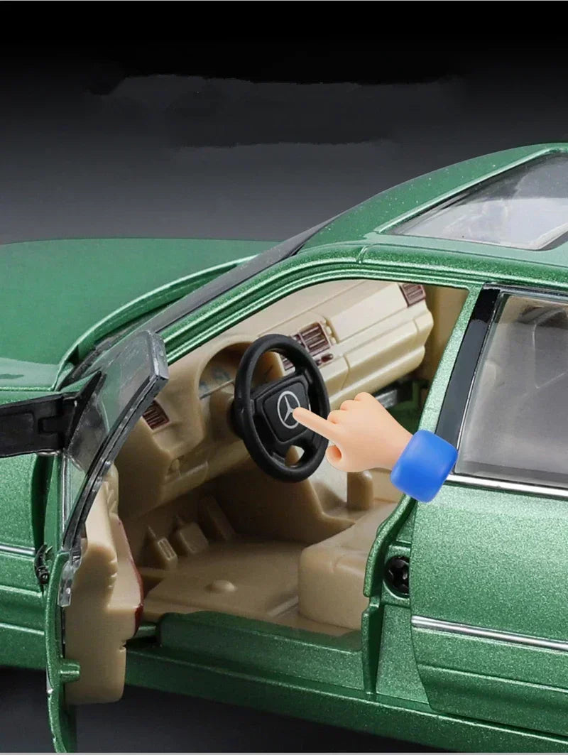 Modello di auto in scala 1:24 Mercedes Benz S320 W140 in lega con suono e luce, collezione di veicoli giocattolo.