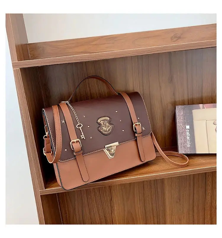 Borsa a tracolla: - “Incantesimi a Tracolla: Stile Britannico da Mago Moderno”