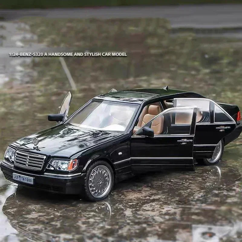 Modello di auto in scala 1:24 Mercedes Benz S320 W140 in lega con suono e luce, collezione di veicoli giocattolo.