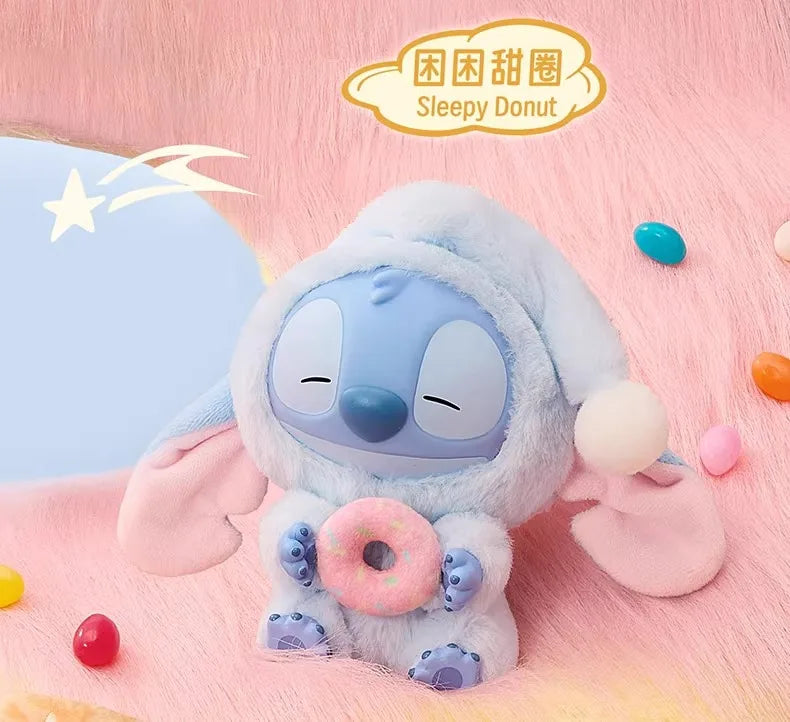 Disney Stitch – Mangia Qualcosa Prima di Dormire ✨
Un piccolo Stitch pronto per la sua dolce routine serale!
🟦 Colleziona la tua sorpresa! Questa blind box in vinile contiene una figura misteriosa di Stitch in pose ado