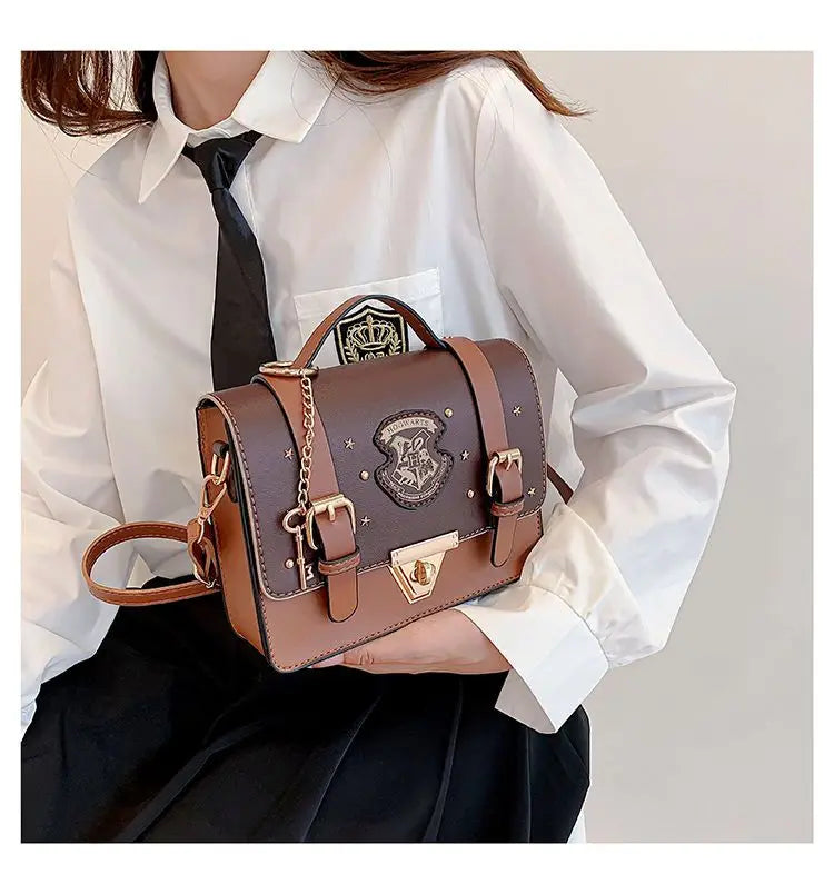 Borsa a tracolla: - “Incantesimi a Tracolla: Stile Britannico da Mago Moderno”