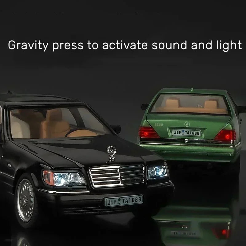 Modello di auto in scala 1:24 Mercedes Benz S320 W140 in lega con suono e luce, collezione di veicoli giocattolo.