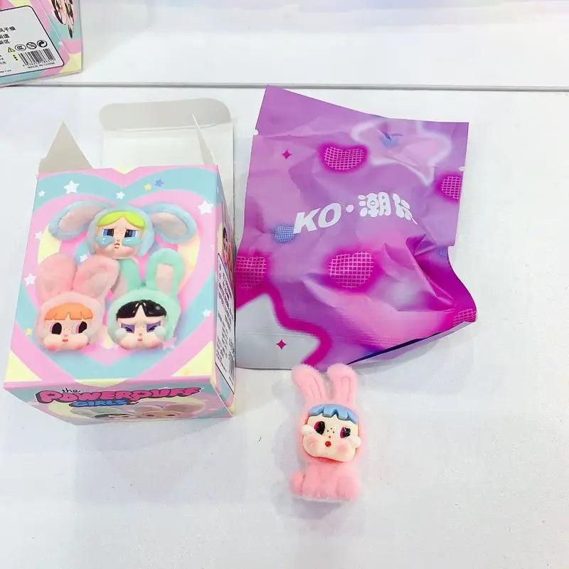 Scatola cieca di figurine in peluche di 12 pezzi con un bambino che piange, con alto valore estetico.