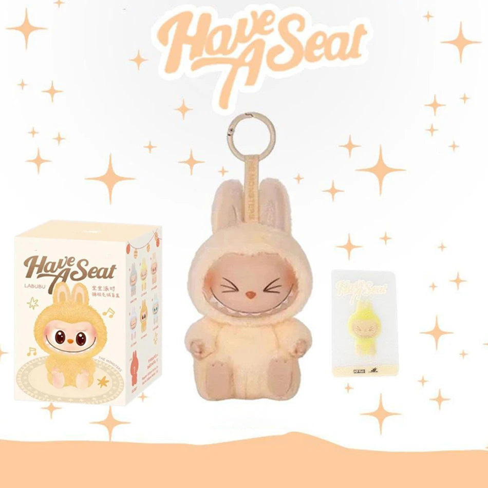 ✨ Labubu 3.0 – Have A Seat Series ✨
Un piccolo mostro dal grande carisma!
🟠 Colleziona il tuo Labubu preferito! Questa figura in vinile è un'aggiunta perfetta per gli amanti del design stravagante e delle creature a