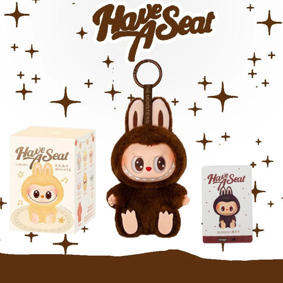 ✨ Labubu 3.0 – Have A Seat Series ✨
Un piccolo mostro dal grande carisma!
🟠 Colleziona il tuo Labubu preferito! Questa figura in vinile è un'aggiunta perfetta per gli amanti del design stravagante e delle creature a