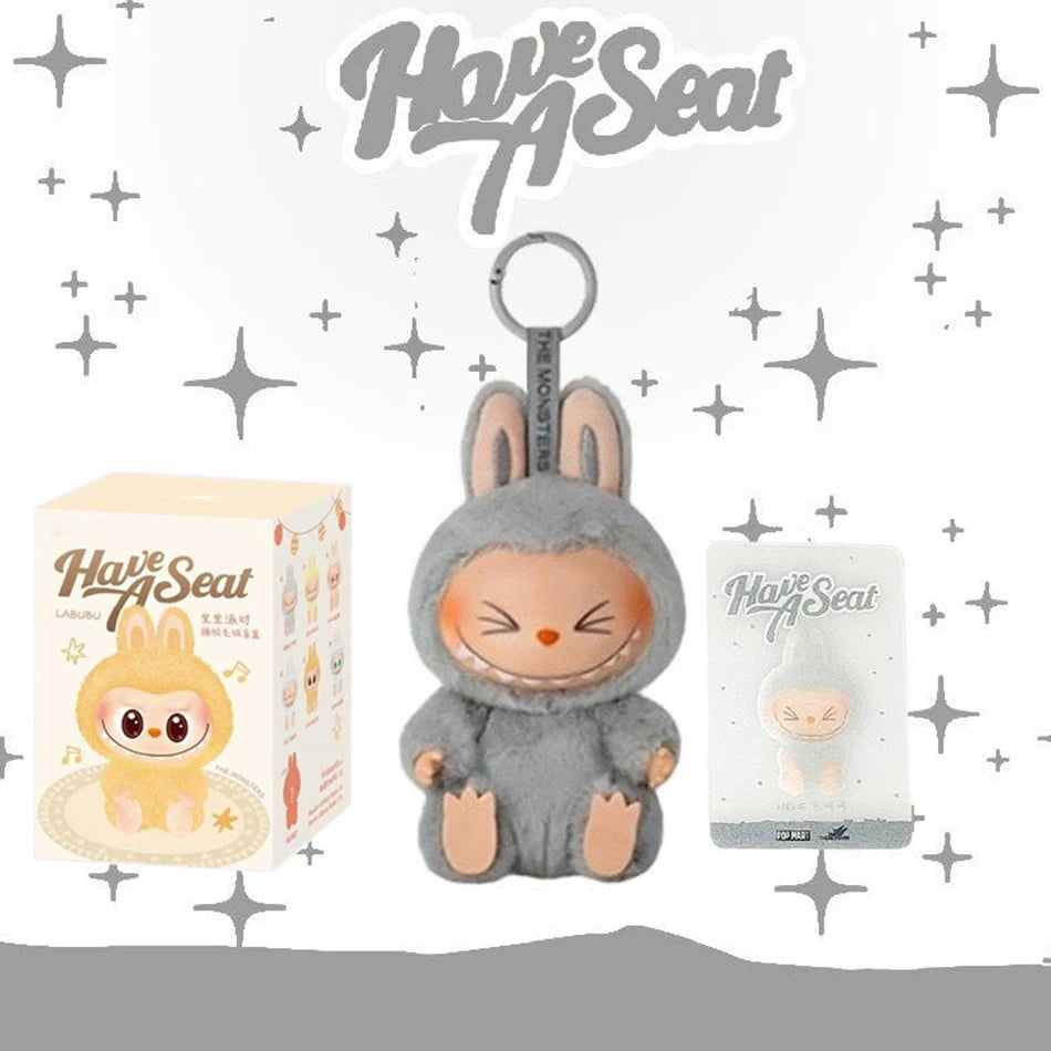 ✨ Labubu 3.0 – Have A Seat Series ✨
Un piccolo mostro dal grande carisma!
🟠 Colleziona il tuo Labubu preferito! Questa figura in vinile è un'aggiunta perfetta per gli amanti del design stravagante e delle creature a