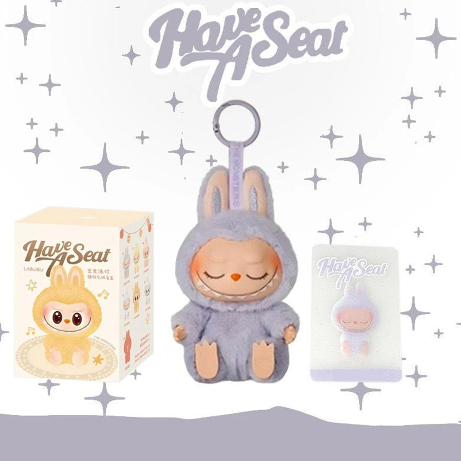 ✨ Labubu 3.0 – Have A Seat Series ✨
Un piccolo mostro dal grande carisma!
🟠 Colleziona il tuo Labubu preferito! Questa figura in vinile è un'aggiunta perfetta per gli amanti del design stravagante e delle creature a