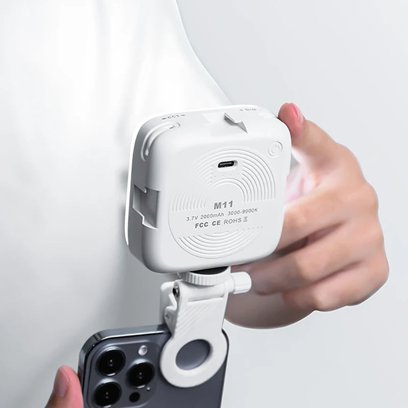 Luce portatile a LED per selfie, per videocamera per telefono o macchina fotografica da usare per videoregistrazioni su TikTok o altri canali, video per trucco e tanto altro.