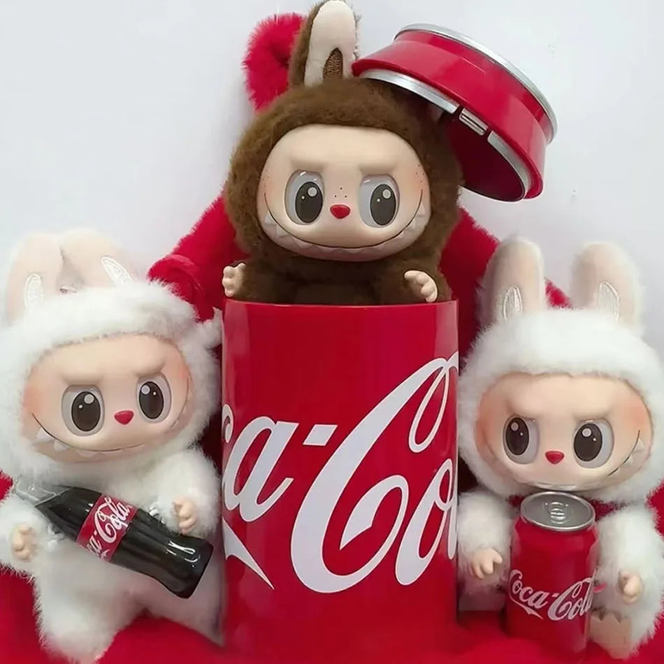 ✨ Labubu 3.0 – Have A Seat Series ✨
Un piccolo mostro dal grande carisma!
🟠 Colleziona il tuo Labubu preferito! Questa figura in vinile è un'aggiunta perfetta per gli amanti del design stravagante e delle creature a